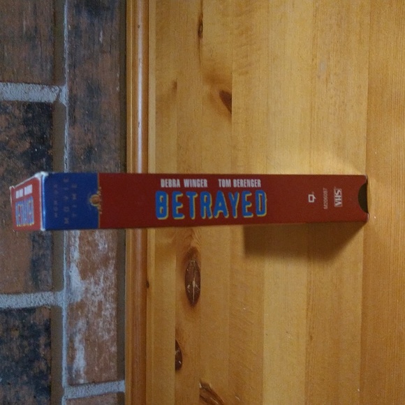 6/$15 Betrayed action thriller VHS tape - Picture 4 of 7